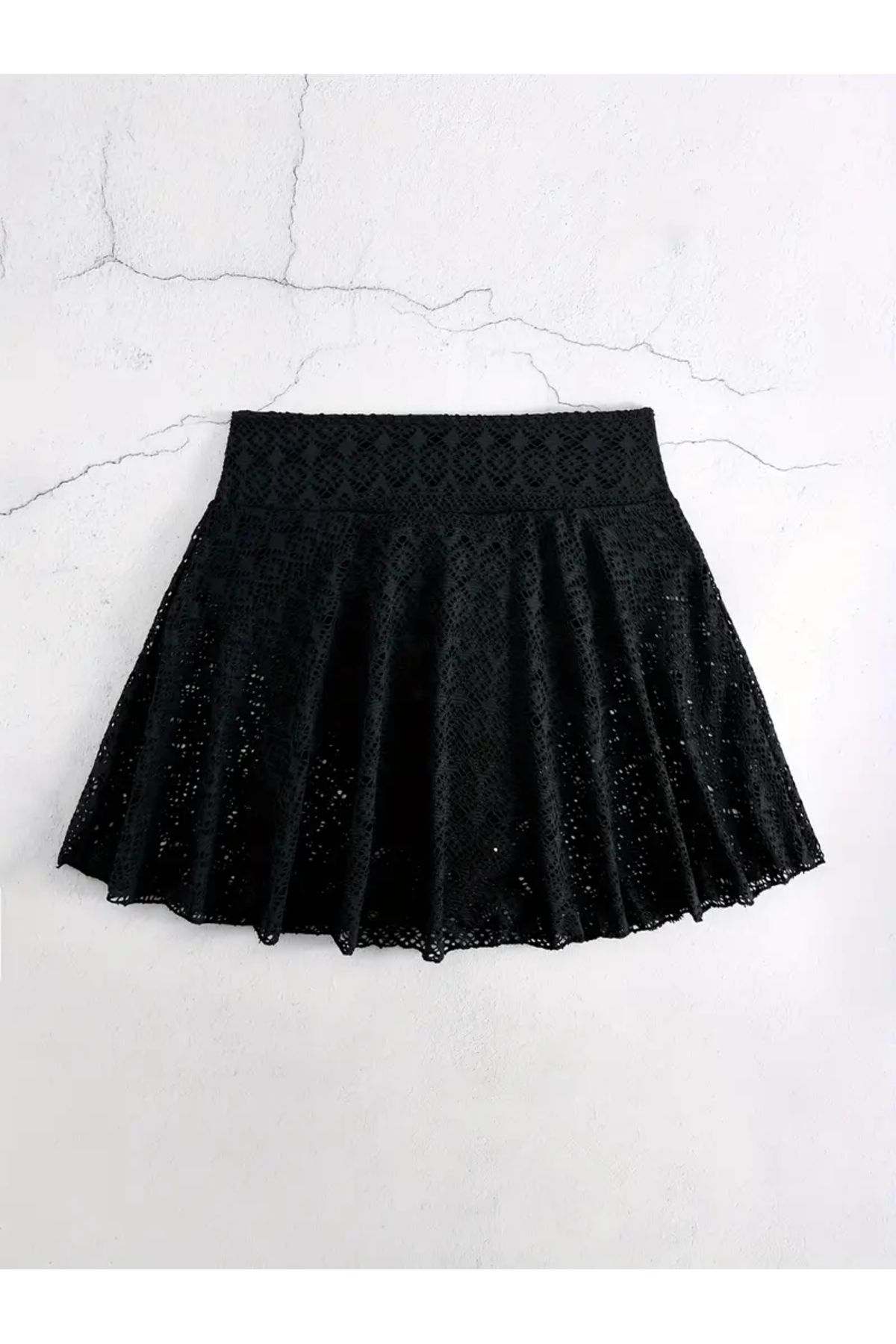 Kadın Dantel Süslemeli̇ Spandex Karişimi Deni̇zde Gi̇yi̇li̇r Elde Yikanir